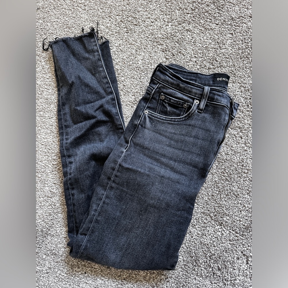 ARITZIA DENIM FORUM Lola High Rise Skinny Jeans 26L Black Rinsed Frayed Hem 25W - Picture 6 of 11